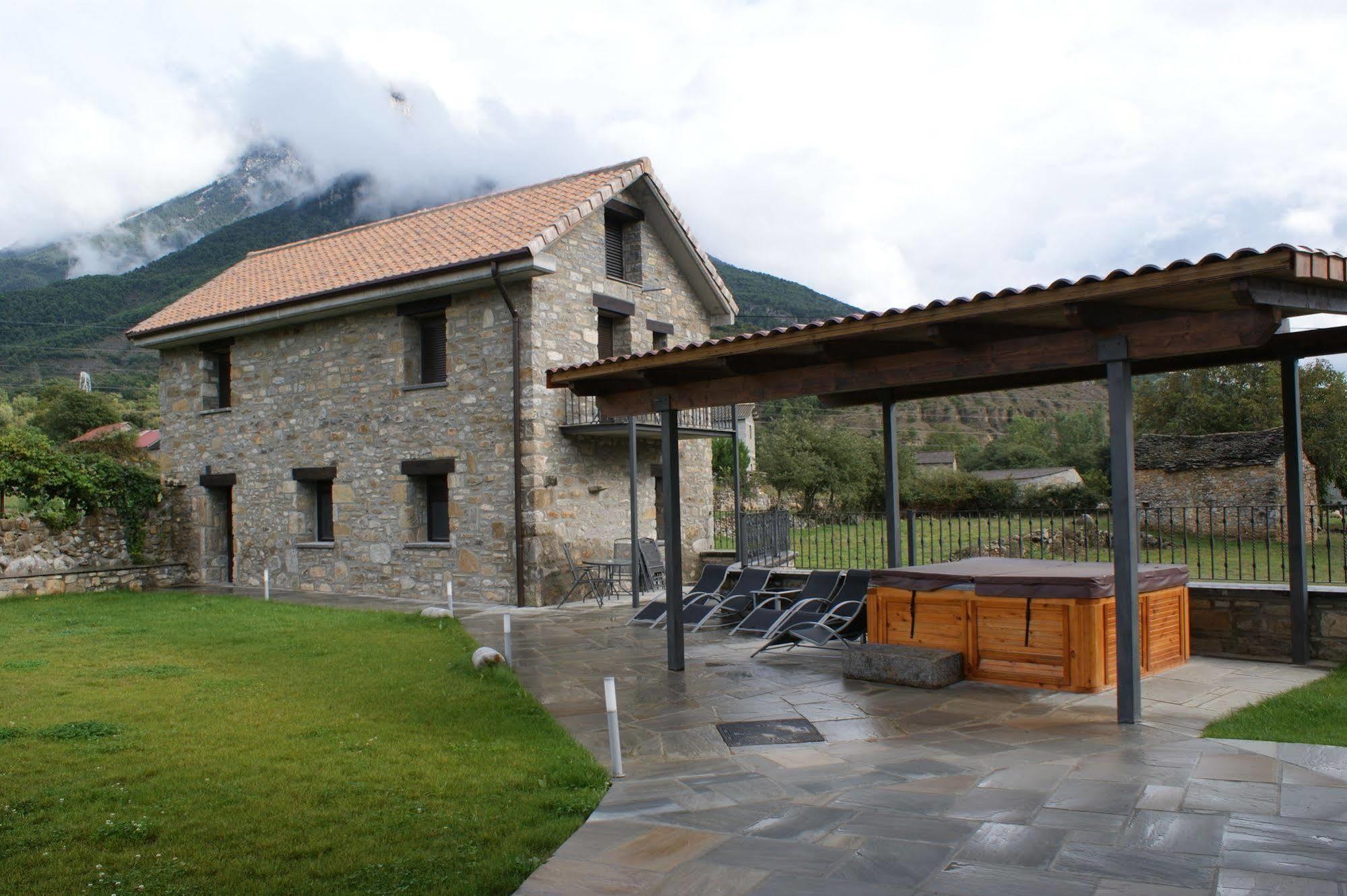 Puerta De Ordesa Garden Apartment Laspuna Bagian luar foto